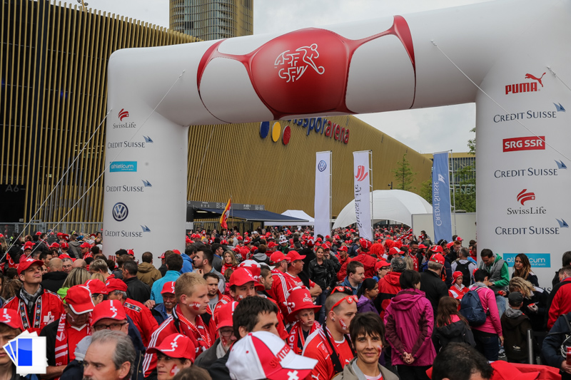 Die Fanmeile vor der Swissporarena