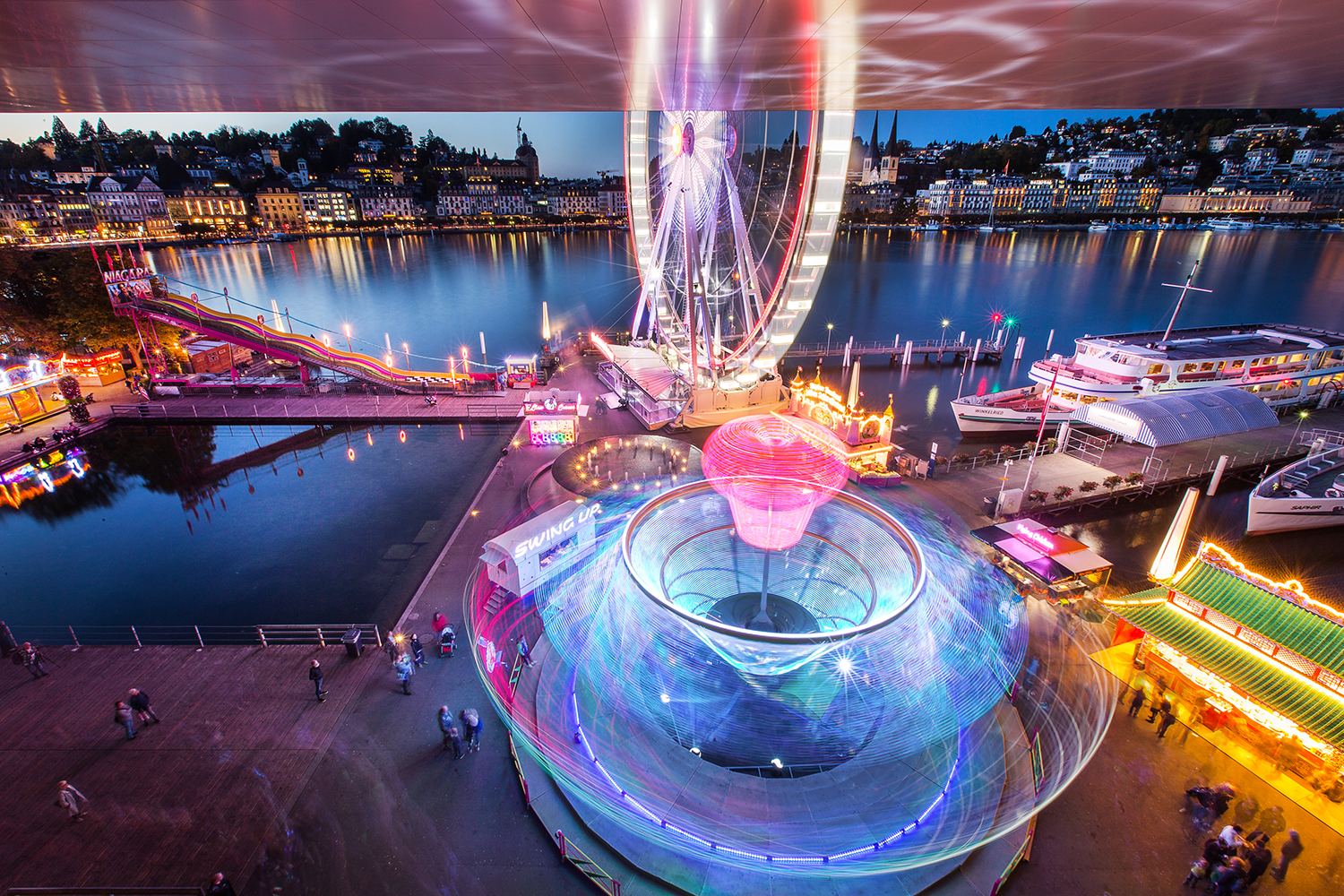 Langzeitbelichtung der Luzerner Määs vom KKL aus fotografiert
