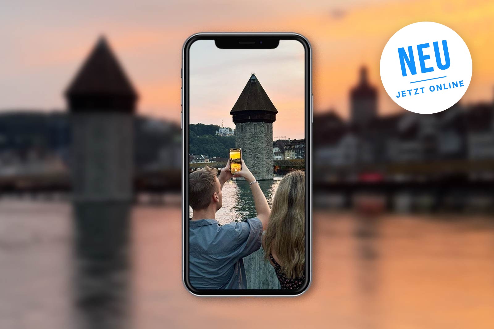 Smartphone-Fotokurs in Luzern: Teilnehmende fotografieren den Wasserturm zur Golden Hour